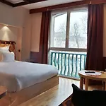 Отель Logis Les Pages Люневиль