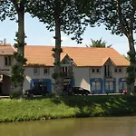 Logis Les Pages Отель