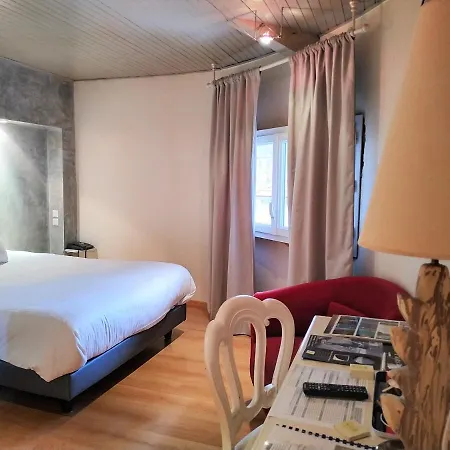 Hotel Logis Les Pages