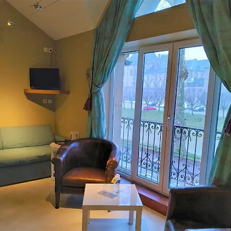 Logis Les Pages Hotel