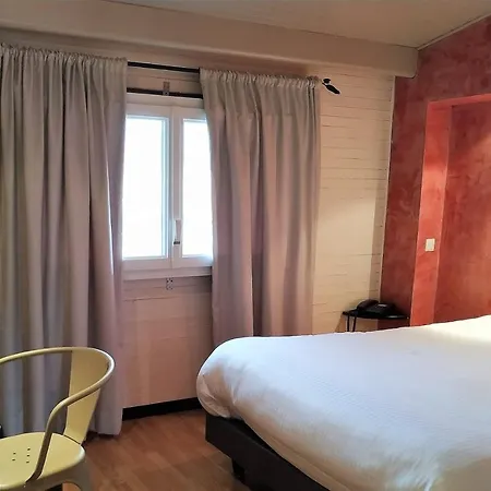 Logis Les Pages Hotel