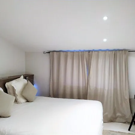 Hotell Logis Les Pages 3*