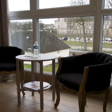 Logis Les Pages Hotel 3*