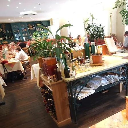 Hotell Logis Les Pages 3*