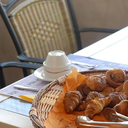 Hotell Logis Les Pages