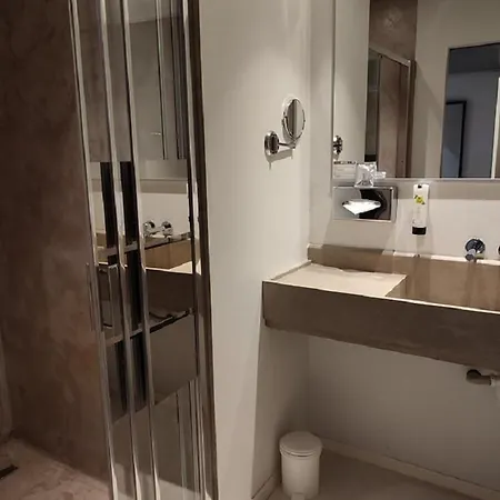 Logis Les Pages Hotell 3*