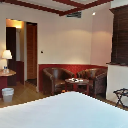 Logis Les Pages Hotel