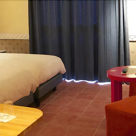 Logis Les Pages Hotell