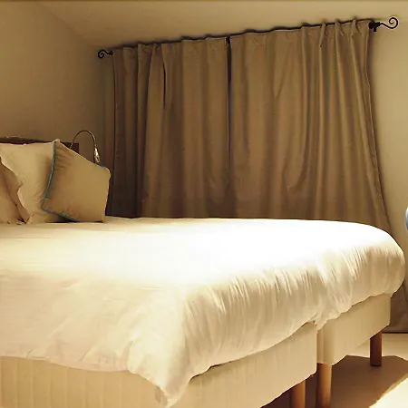 Hotel Logis Les Pages 3*