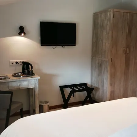 Hotell Logis Les Pages Lunéville