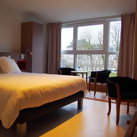 Logis Les Pages Hotel 3*