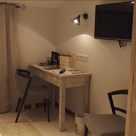 Logis Les Pages Hotel