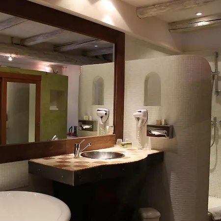 Hotell Logis Les Pages 3*