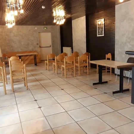 Hotel Logis Les Pages 3*