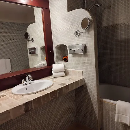 Logis Les Pages Hotell