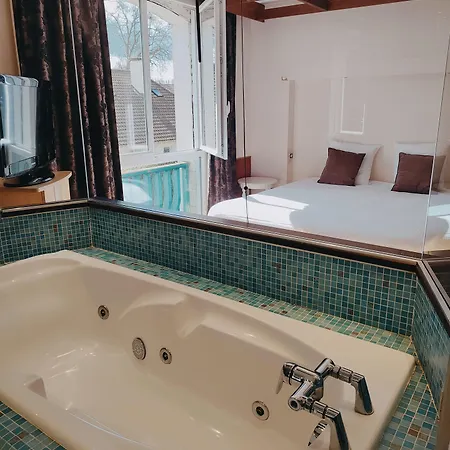 Hotell Logis Les Pages Lunéville