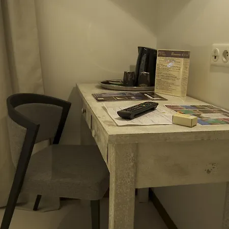 Logis Les Pages Hotell