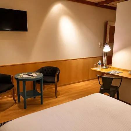 Logis Les Pages Hotel 3*