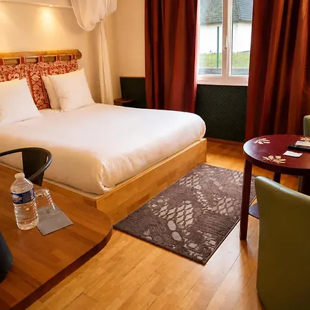 Hotel Logis Les Pages 3*