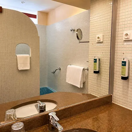 Hotel Logis Les Pages Luneville