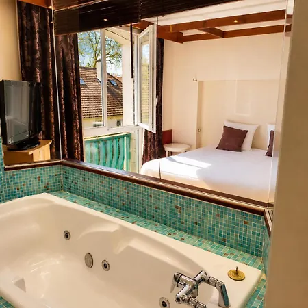 Logis Les Pages Hotel 3*