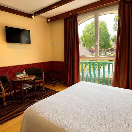 Hotel Logis Les Pages Lunéville