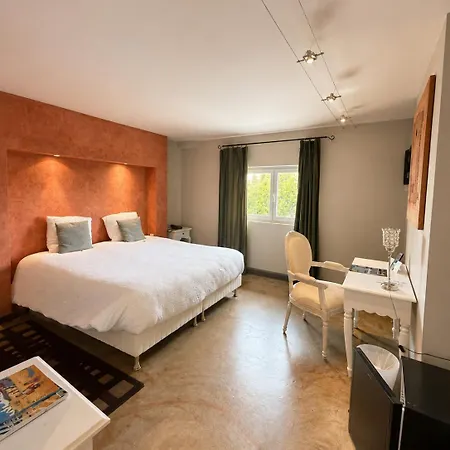Logis Les Pages Hotel
