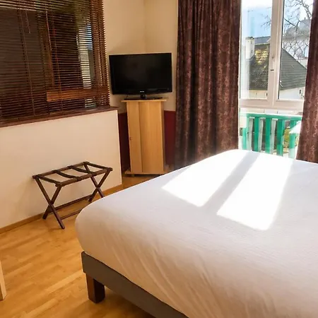 Hotel Logis Les Pages