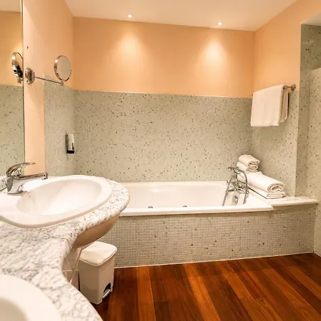 Hotel Logis Les Pages Luneville