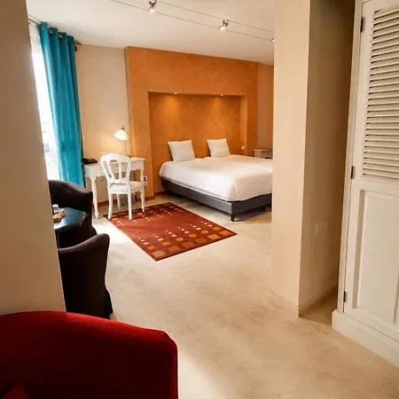 Logis Les Pages Hotel