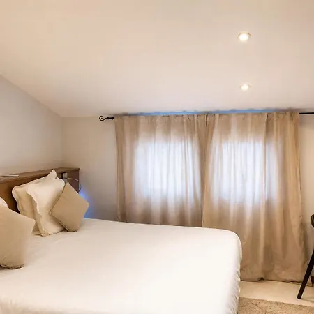 Logis Les Pages Hotel