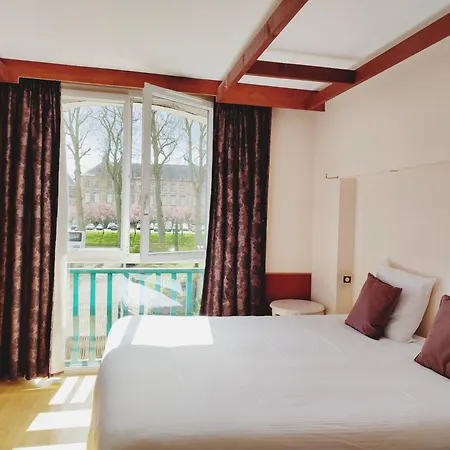 Logis Les Pages Hotel 3*