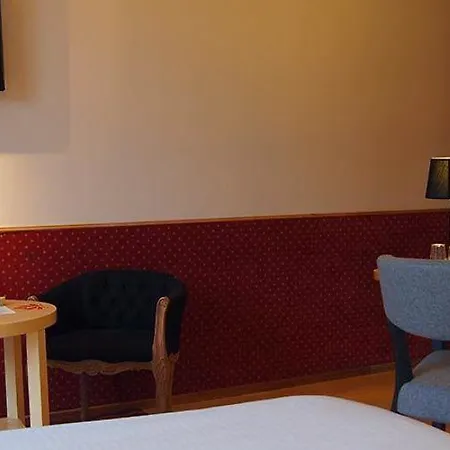 Hotel Logis Les Pages Lunéville