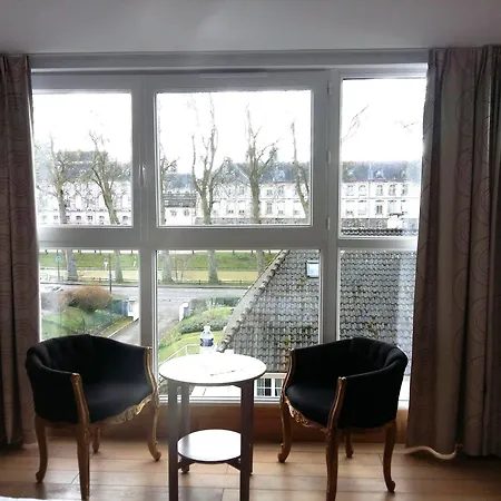 Logis Les Pages Hotell Lunéville