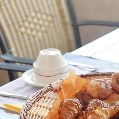 Logis Les Pages Hotell Lunéville