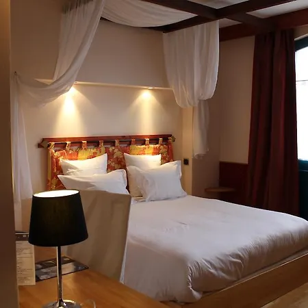 Logis Les Pages Hotell