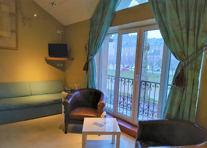 Logis Les Pages Отель