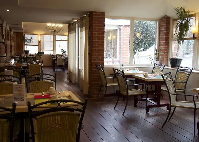 Отель Logis Les Pages