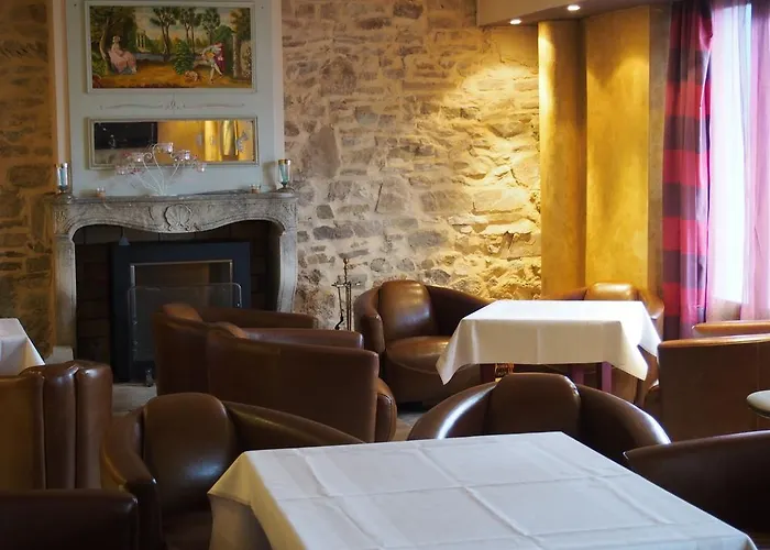 Отель Logis Les Pages 3*