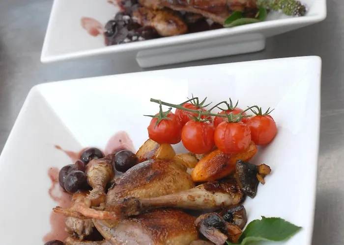 Отель Logis Les Pages 3*