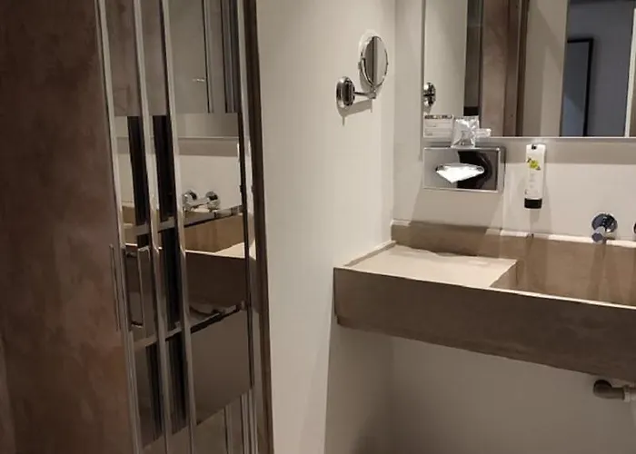 Logis Les Pages Отель 3*