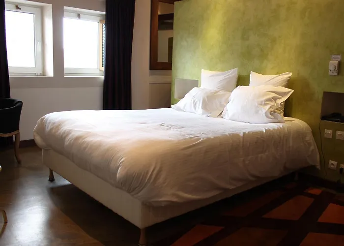 Logis Les Pages Люневиль