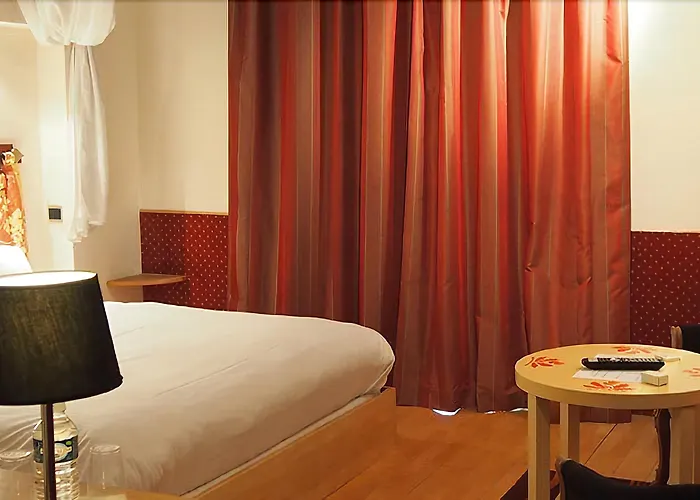 Отель Logis Les Pages Люневиль