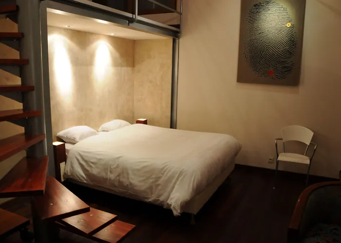 Logis Les Pages Отель Люневиль