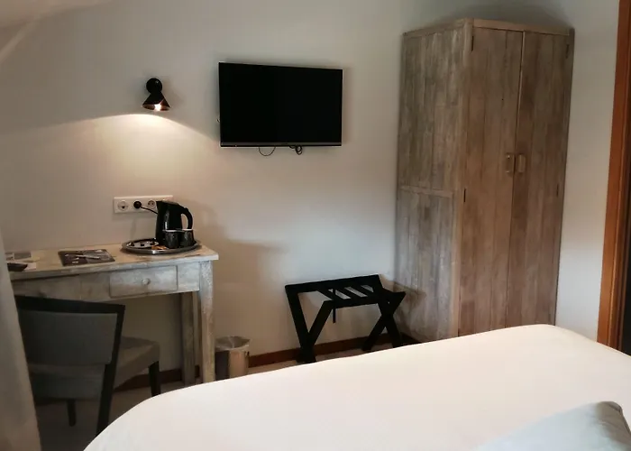 Отель Logis Les Pages Люневиль