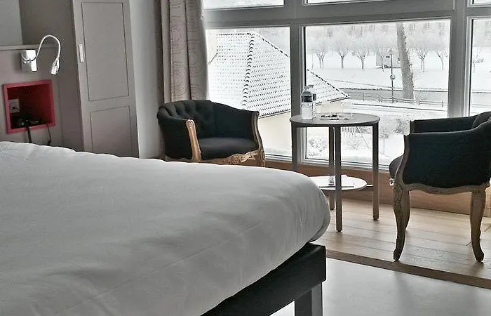 Отель Logis Les Pages