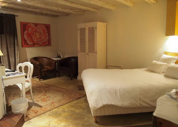 Logis Les Pages Отель 3*