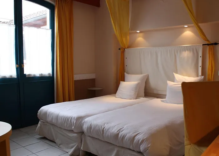 Logis Les Pages Люневиль