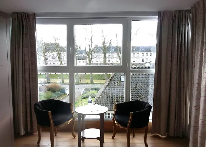 Logis Les Pages Отель 3*