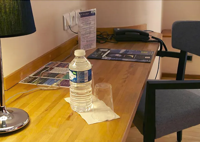 Logis Les Pages 3* Люневиль